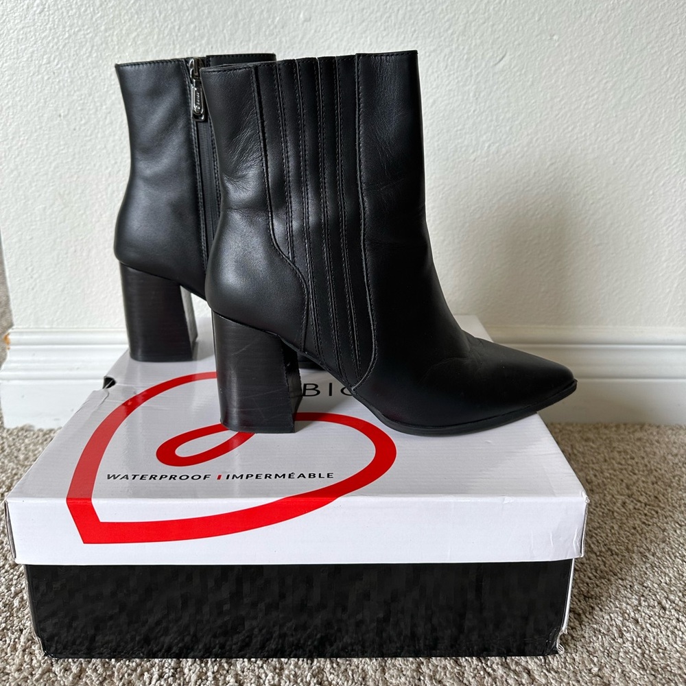 Black Leather Blondo Indi Waterproof Bootie - Picture 6 of 9